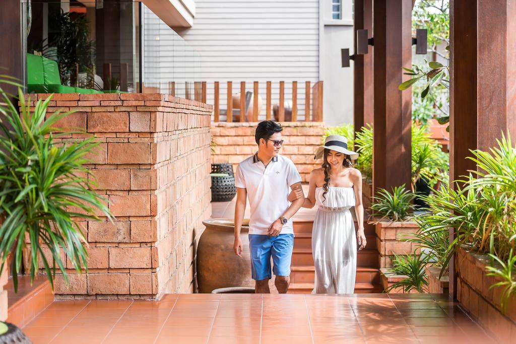 Ayrest Hua Hin Hotel Extérieur photo